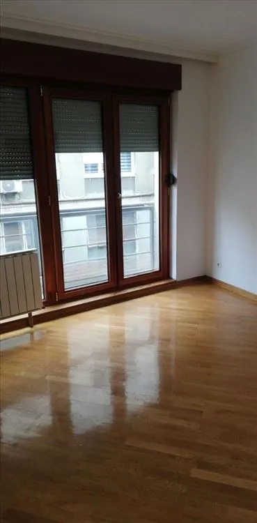 Аренда: четырёхкомнатная квартира, 130 м² — Врачар
