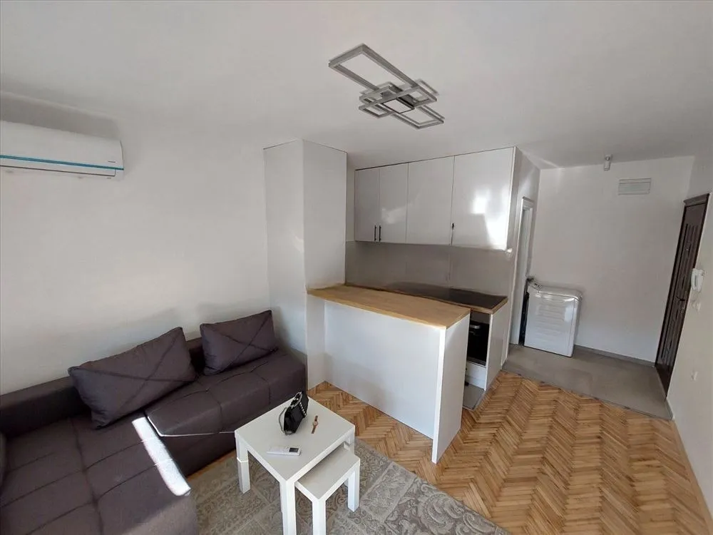 Izdavanje: Dvosoban stan, 37 m² — Opština Novi Sad