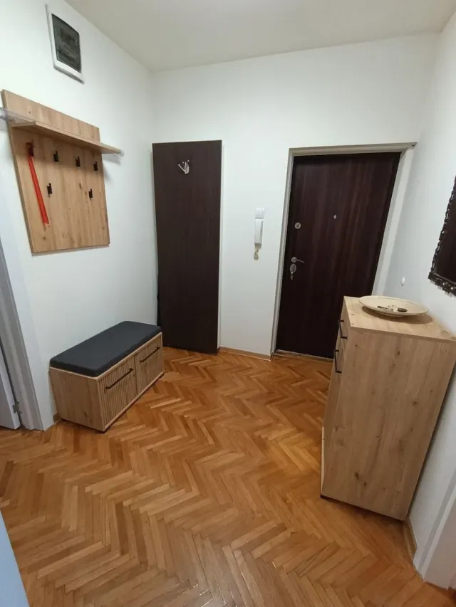 Izdavanje: Dvosoban stan — Vračar — fotografija 3