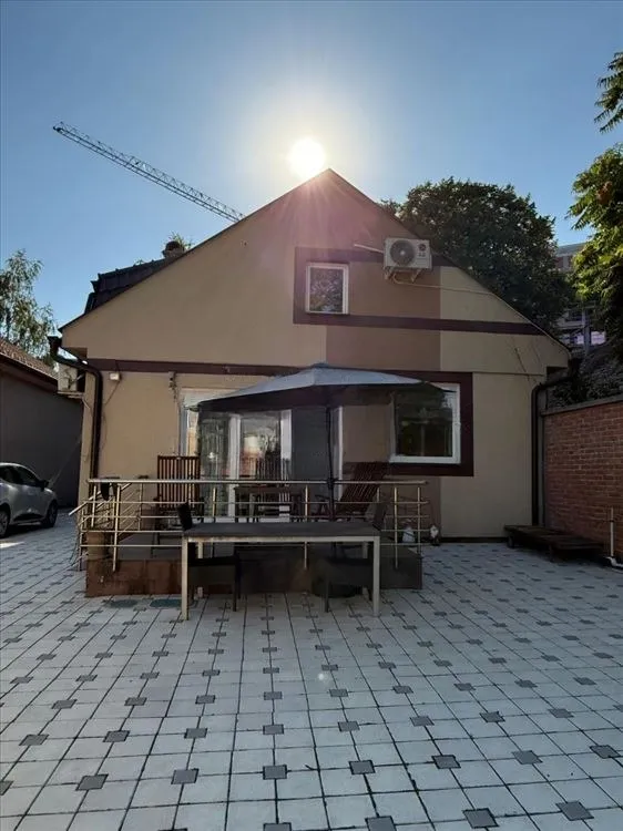 Kuća, 200 m² — Opština Zemun