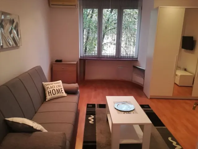 Трёхкомнатная квартира, 49 м² — Звездара — фото 3